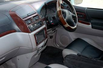 2001 Nissan Bassara Photos