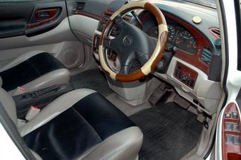 2001 Nissan Bassara Pictures