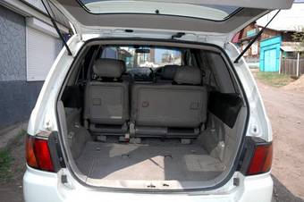 2001 Nissan Bassara Photos