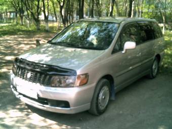 2001 Nissan Bassara Pictures