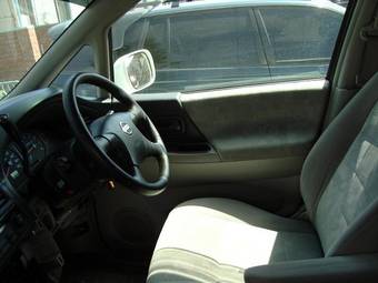 2001 Nissan Bassara Photos