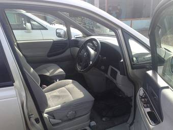 2001 Nissan Bassara Pictures