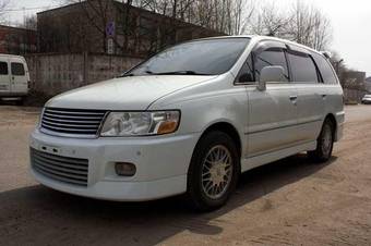 2001 Nissan Bassara Pictures