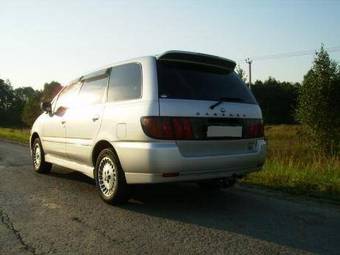 2001 Nissan Bassara Pictures