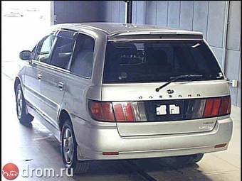 2001 Nissan Bassara Pictures