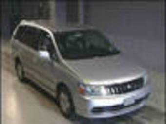 2001 Nissan Bassara Pictures