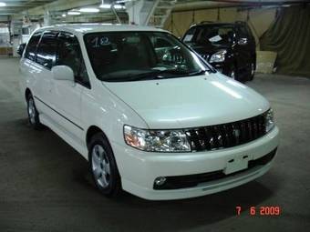 2001 Nissan Bassara Pictures