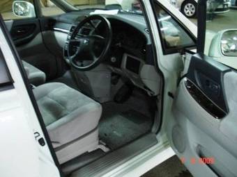 2001 Nissan Bassara Pictures
