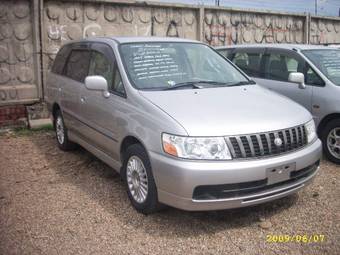2001 Nissan Bassara Pictures