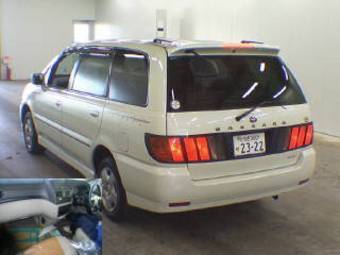 2001 Nissan Bassara Pictures