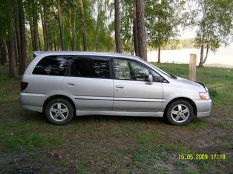 2001 Nissan Bassara Photos
