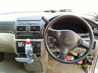 2001 Nissan Bassara Pictures