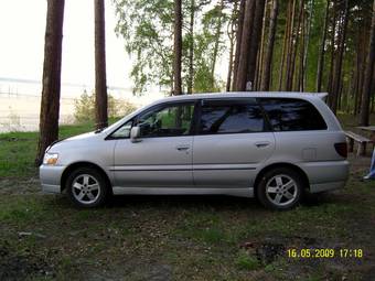 2001 Nissan Bassara Photos