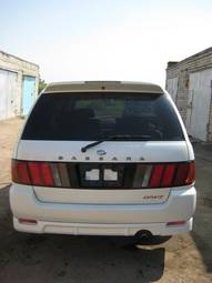 2001 Nissan Bassara Pictures