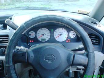 2001 Nissan Bassara Photos