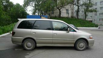 2001 Nissan Bassara Pictures