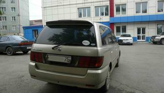 2001 Nissan Bassara Pictures