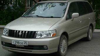 2001 Nissan Bassara Photos