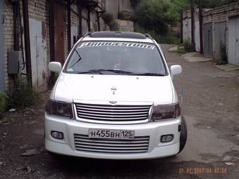 2001 Nissan Bassara Pictures