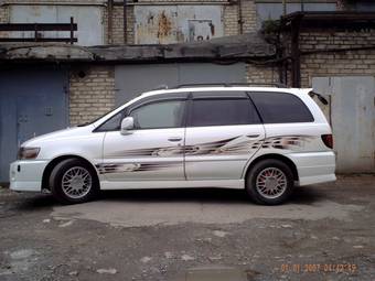 2001 Nissan Bassara Photos