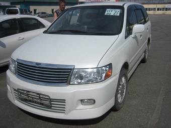 2001 Nissan Bassara Pictures