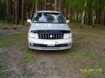 2001 Nissan Bassara Photos