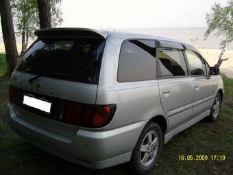 2001 Nissan Bassara Photos