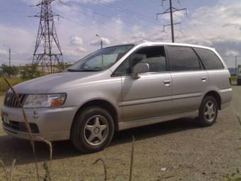 2001 Nissan Bassara Pictures