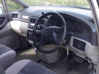 2001 Nissan Bassara Pictures