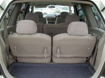 2001 Nissan Bassara Pictures