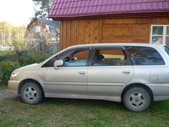 2001 Nissan Bassara Photos