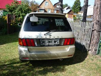 2001 Nissan Bassara Pictures