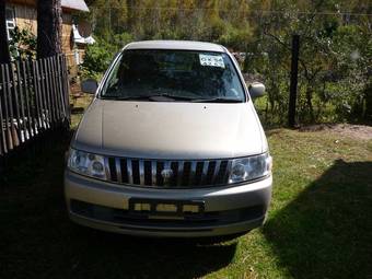 2001 Nissan Bassara Photos