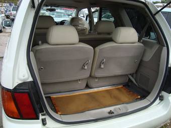 2001 Nissan Bassara Photos