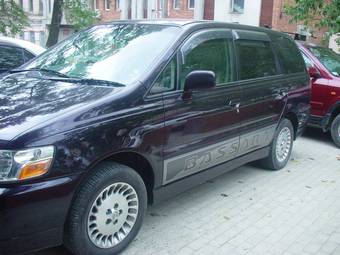 2001 Nissan Bassara Pictures