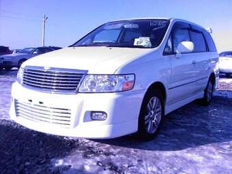 2002 Nissan Bassara Photos