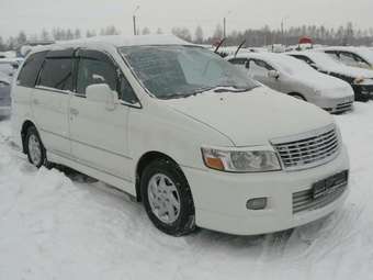 2002 Nissan Bassara Pictures