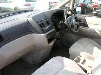 2002 Nissan Bassara Photos
