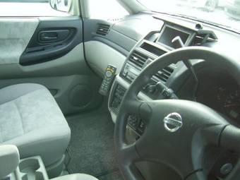 2002 Nissan Bassara Pictures