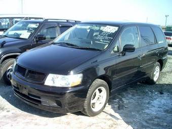 2002 Nissan Bassara Pictures