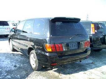 2002 Nissan Bassara Photos