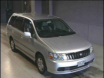 2002 Nissan Bassara Photos
