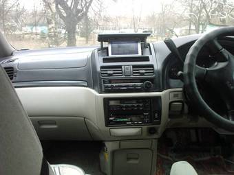 2002 Nissan Bassara Photos