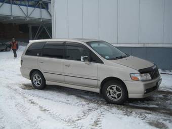 2002 Nissan Bassara Photos
