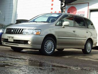 2002 Nissan Bassara Pics