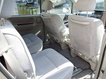 2002 Nissan Bassara Photos