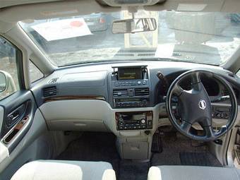 2002 Nissan Bassara Pictures