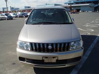 2002 Nissan Bassara Photos