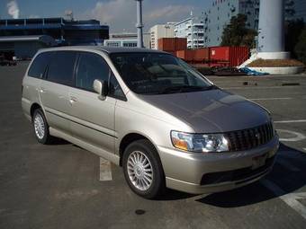 2002 Nissan Bassara Pictures