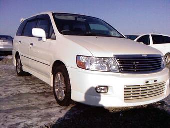 2002 Nissan Bassara Pictures